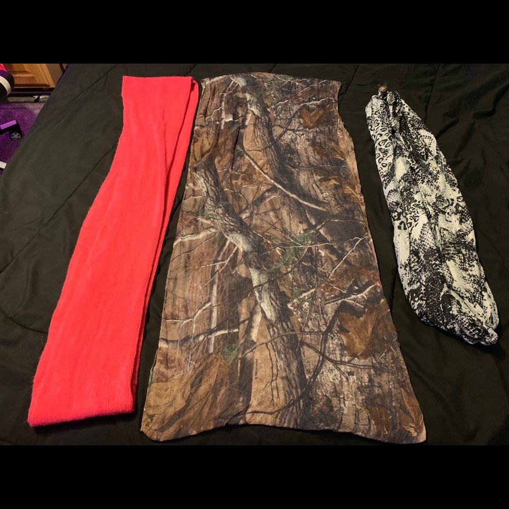 Scarfs - Picture 7 of 7